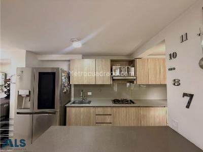 Apartamento de 3 alcobas en venta en La Cuenca, Envigado, 66 m² · foto 3 de 14