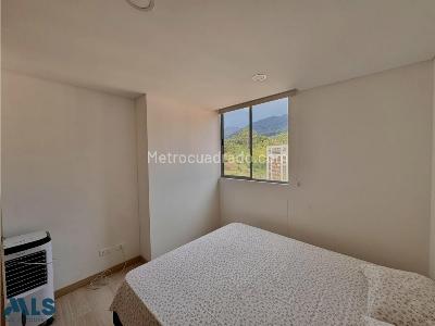 Apartamento de 2 alcobas en venta en El Chingui, Envigado, 70 m² · foto 10 de 14