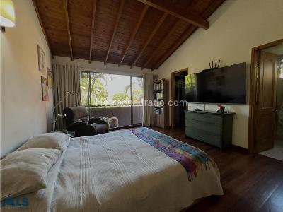 Casa de 3 alcobas en venta en Loma Del Chocho, Envigado, 165 m² · foto 13 de 20