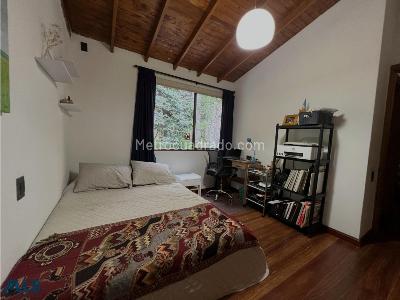 Casa de 3 alcobas en venta en Loma Del Chocho, Envigado, 165 m² · foto 17 de 20