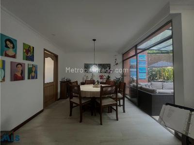 Casa de 3 alcobas en venta en Loma Del Chocho, Envigado, 165 m² · foto 8 de 20