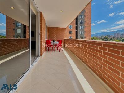 Apartamento de 3 alcobas en venta en Loma De Las Brujas, Envigado, 153 m² · foto 3 de 17