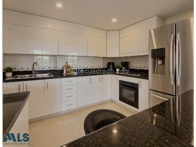 Apartamento de 3 alcobas en venta en Loma De Las Brujas, Envigado, 153 m² · foto 6 de 17