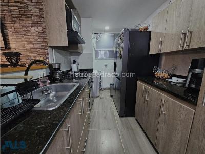 Apartamento de 2 alcobas en venta en Loma De Cumbres, Envigado, 76 m² · foto 9 de 16