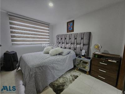 Apartamento de 2 alcobas en venta en Loma De Cumbres, Envigado, 76 m² · foto 15 de 16