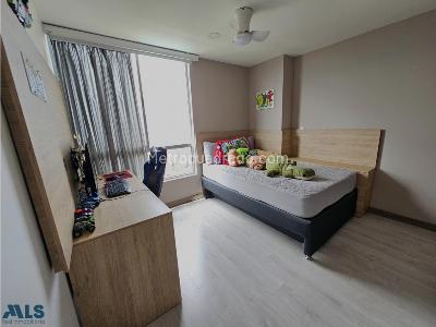 Apartamento de 3 alcobas en venta en Loma De Las Brujas, Envigado, 121 m² · foto 13 de 15