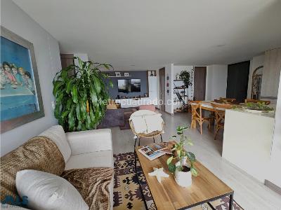 Apartamento de 3 alcobas en venta en Loma De Las Brujas, Envigado, 121 m² · foto 2 de 15
