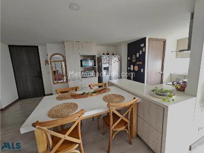 Apartamento de 3 alcobas en venta en Loma De Las Brujas, Envigado, 121 m² · foto 4 de 15