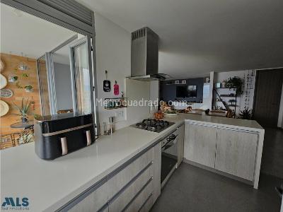 Apartamento de 3 alcobas en venta en Loma De Las Brujas, Envigado, 121 m² · foto 8 de 15
