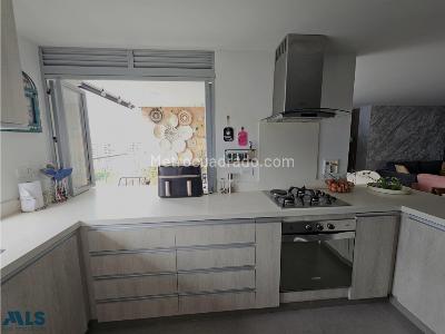 Apartamento de 3 alcobas en venta en Loma De Las Brujas, Envigado, 121 m² · foto 9 de 15