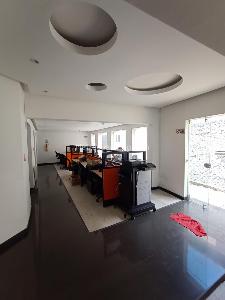 Casa de 5 alcobas en venta en Quinta Camacho, Bogotá, 440 m² · foto 2 de 20