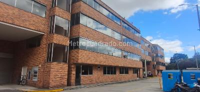 Edificio de Apartamentos en Arriendo, El Refugio, Bogotá D.C.
