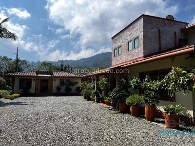 Casa de 5 alcobas en venta en El Salado, Envigado, 290 m² · foto 4 de 20