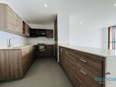Apartamento de 3 alcobas en arriendo en Loma Del Escobero, Envigado, 113 m² · foto 2 de 9