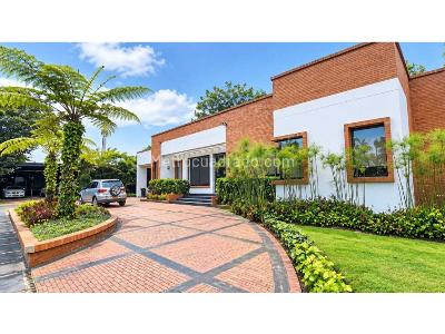 Casa de 4 alcobas en venta en Via Guaymaral, Chía, 909 m² · foto 3 de 20