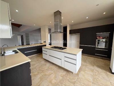 Casa de 4 alcobas en venta en Via Guaymaral, Chía, 909 m² · foto 18 de 20