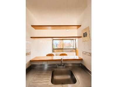 Apartaestudio en venta en La America, Medellín, 38 m² · foto 2 de 6