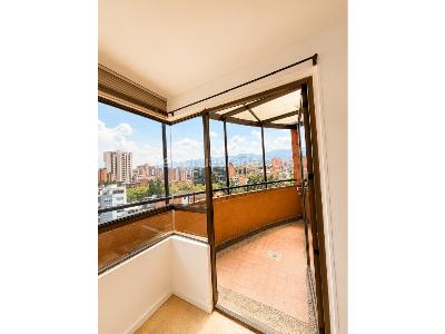 Apartaestudio en venta en La America, Medellín, 38 m² · foto 4 de 6