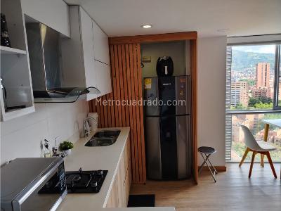 Apartaestudio en venta en El Poblado, Medellín, 30 m² · foto 2 de 13