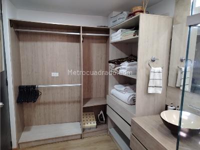 Apartaestudio en venta en El Poblado, Medellín, 30 m² · foto 5 de 13