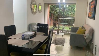 Apartamento de 3 alcobas en venta en Laureles La Castellana, Medellín, 75 m² · foto 2 de 11