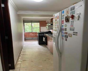 Apartamento en venta en La Almeria, Medellín · foto 5 de 9