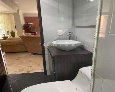 Apartamento en venta en La Almeria, Medellín · foto 6 de 9