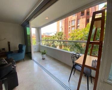 Apartamento de 4 alcobas en venta en Laureles, Medellín, 130 m² · foto 2 de 8