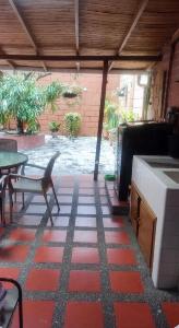 Casa de 5 alcobas en venta en Santa Monica 1, Medellín, 250 m² · foto 2 de 11
