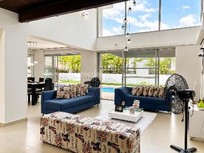 Casa de 5 alcobas en venta en Condominio Palma Real, Villavicencio, 994 m² · foto 2 de 20