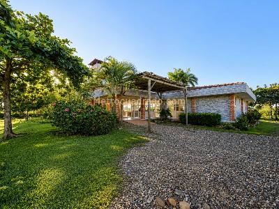 Casa de 5 alcobas en venta en Condominio Campestre Horizontes, Villavicencio, 795 m² · foto 2 de 20