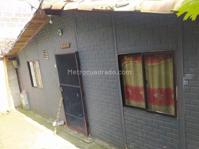 Casa de 5 alcobas en venta en Acevedo, Bello, 206 m² · foto 2 de 9