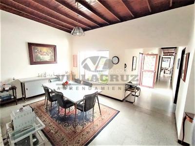 Casa de 4 alcobas en venta en La Castellana, Medellín, 241 m² · foto 2 de 20