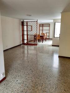 Apartamento de 3 alcobas en venta en Laureles, Medellín, 145 m² · foto 2 de 9