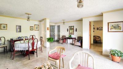 Apartamento de 3 alcobas en venta en Laureles, Medellín, 153 m² · foto 2 de 19