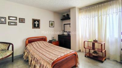 Apartamento de 3 alcobas en venta en Laureles, Medellín, 153 m² · foto 7 de 19