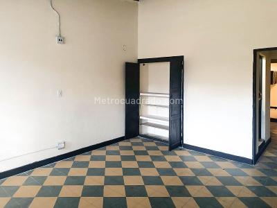 Casa de 4 alcobas en venta en Laureles, Medellín, 365 m² · foto 3 de 9