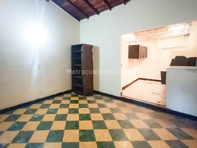 Casa de 4 alcobas en venta en Laureles, Medellín, 365 m² · foto 4 de 9