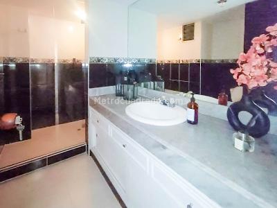 Apartamento de 2 alcobas en venta en Laureles, Medellín, 130 m² · foto 9 de 11