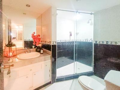 Apartamento de 2 alcobas en venta en Laureles, Medellín, 130 m² · foto 10 de 11