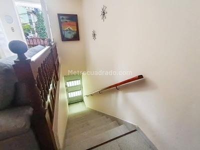Casa de 3 alcobas en venta en La America, Medellín, 272 m² · foto 4 de 20