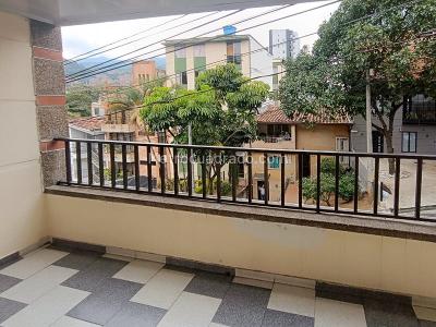 Casa de 3 alcobas en venta en La America, Medellín, 272 m² · foto 16 de 20