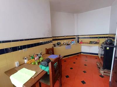 Casa de 5 alcobas en venta en La Floresta, Medellín, 216 m² · foto 4 de 12