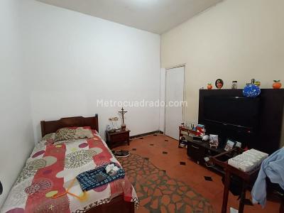 Casa de 5 alcobas en venta en La Floresta, Medellín, 216 m² · foto 6 de 12