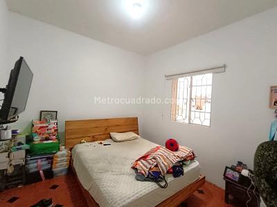 Casa de 5 alcobas en venta en La Floresta, Medellín, 216 m² · foto 7 de 12