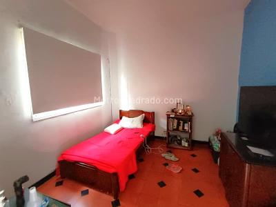 Casa de 5 alcobas en venta en La Floresta, Medellín, 216 m² · foto 8 de 12