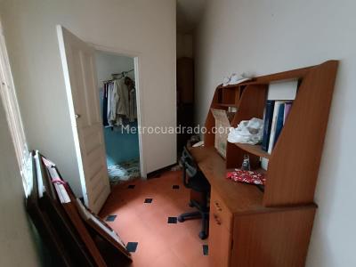 Casa de 5 alcobas en venta en La Floresta, Medellín, 216 m² · foto 9 de 12