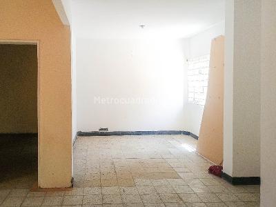 Casa de 4 alcobas en arriendo en El Velodromo, Medellín, 200 m² · foto 3 de 10