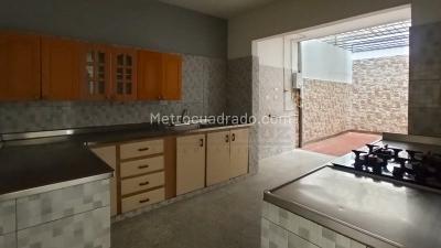 Casa de 4 alcobas en venta en San Javier, Medellín, 169 m² · foto 2 de 13