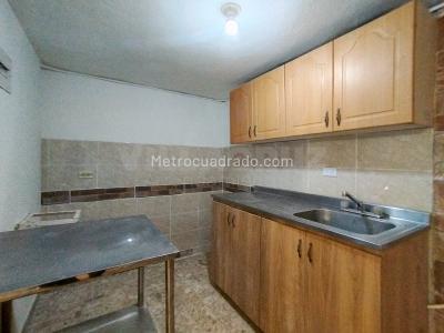 Apartamento de 2 alcobas en venta en Villa Hermosa, Medellín, 67 m² · foto 2 de 14